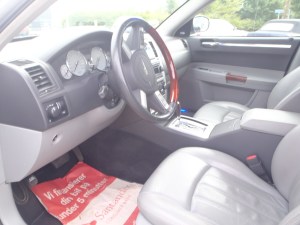 Plastic fantastic interoiet er klassisik plastik Amerikaner men noget som alle BMW fan boys elsker at hade men jeg elsker 300ceren med alle dens skønheds fejl