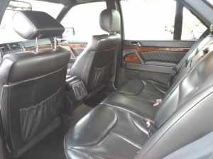 læder og nøddetræ vi har med et hæderlig interoir at gøre