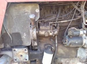 den gamle ferguson motor spindte stadigvæk som en mis