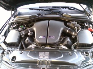 5.0 V10eren minder mere om en racer motor end en standard motor i konstruktion og temperament